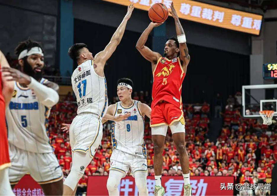 华体会体育网站-胜负关键时刻，每位球员都将挥洒汗水！